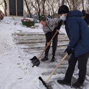 Волонтеры колледжа приняли участие в уборке мемориала