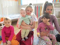 Волонтеры колледжа Воронина Любовь и Быкова Софья провели Больничную клоунаду